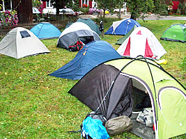 Zelte auf der Campingwiese